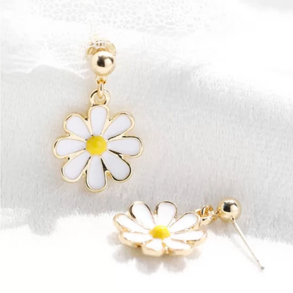 White Daisy Necklace/ Earrings/ Jewelry Set