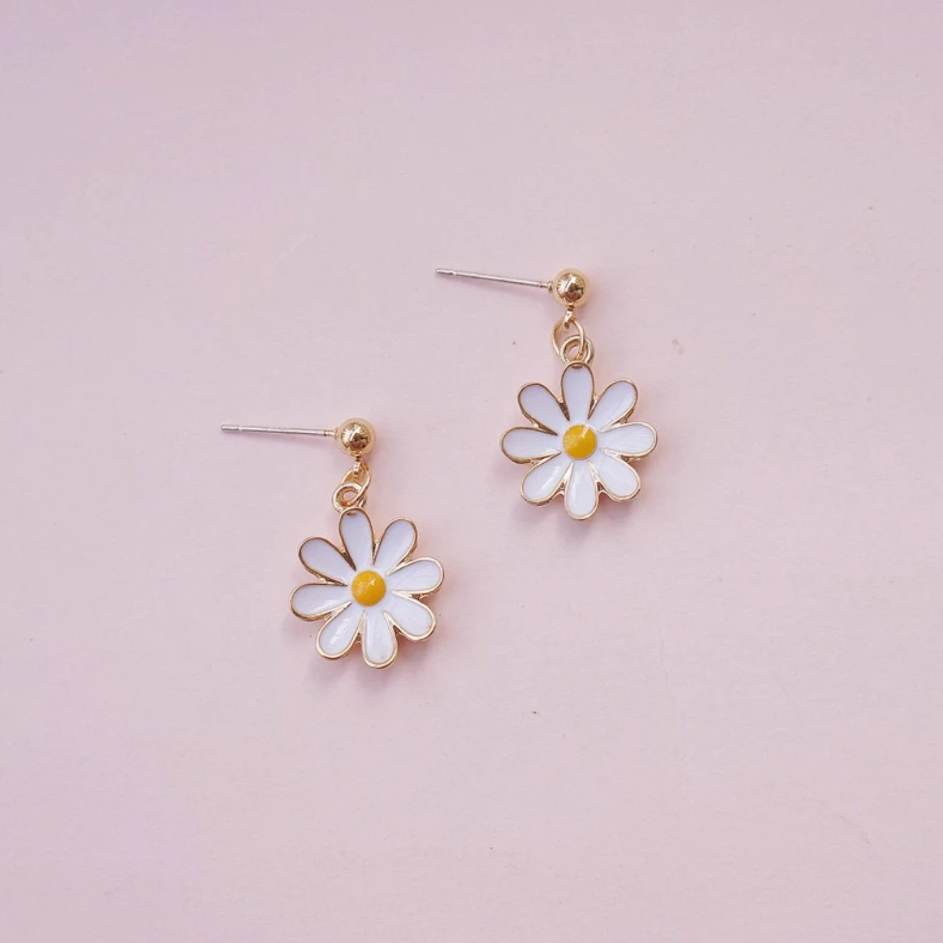 White Daisy Necklace/ Earrings/ Jewelry Set