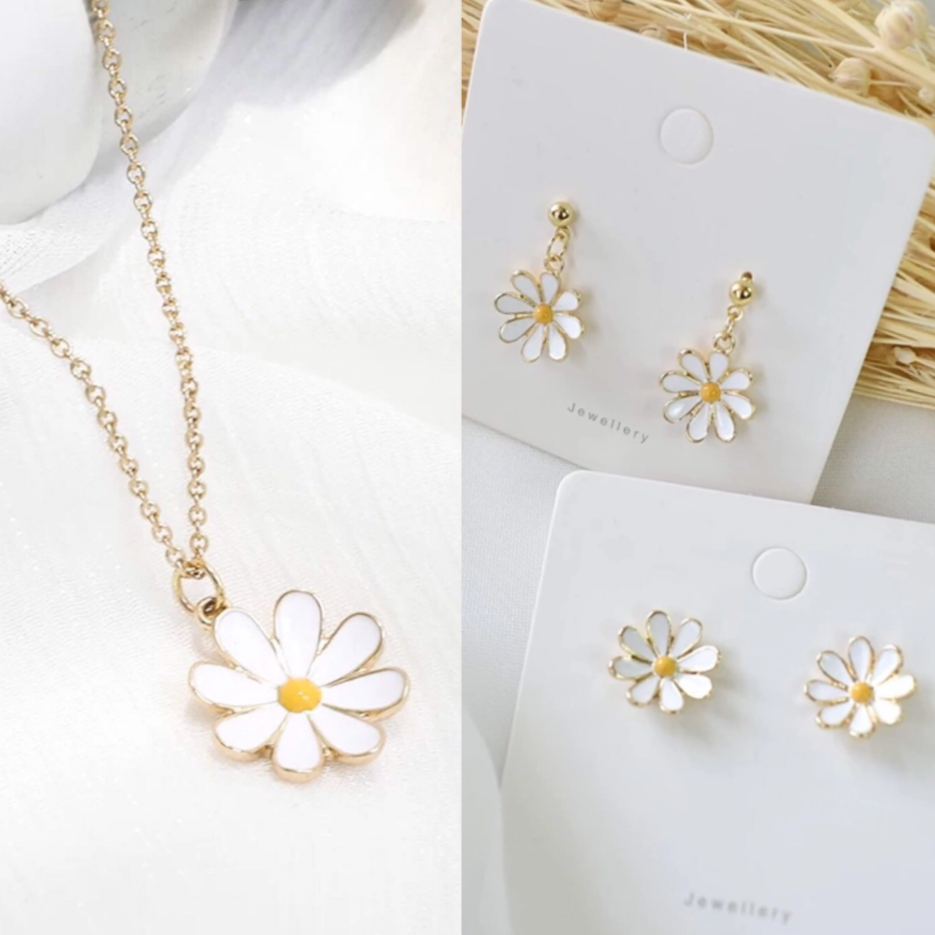 White Daisy Necklace/ Earrings/ Jewelry Set