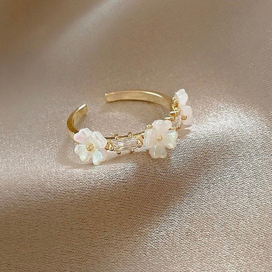 White Flower/ Clover Leaf Sparky Adjustable Open Ring