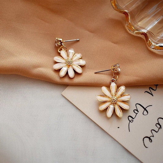 Daisy Gold Glittering Dangle Earrings