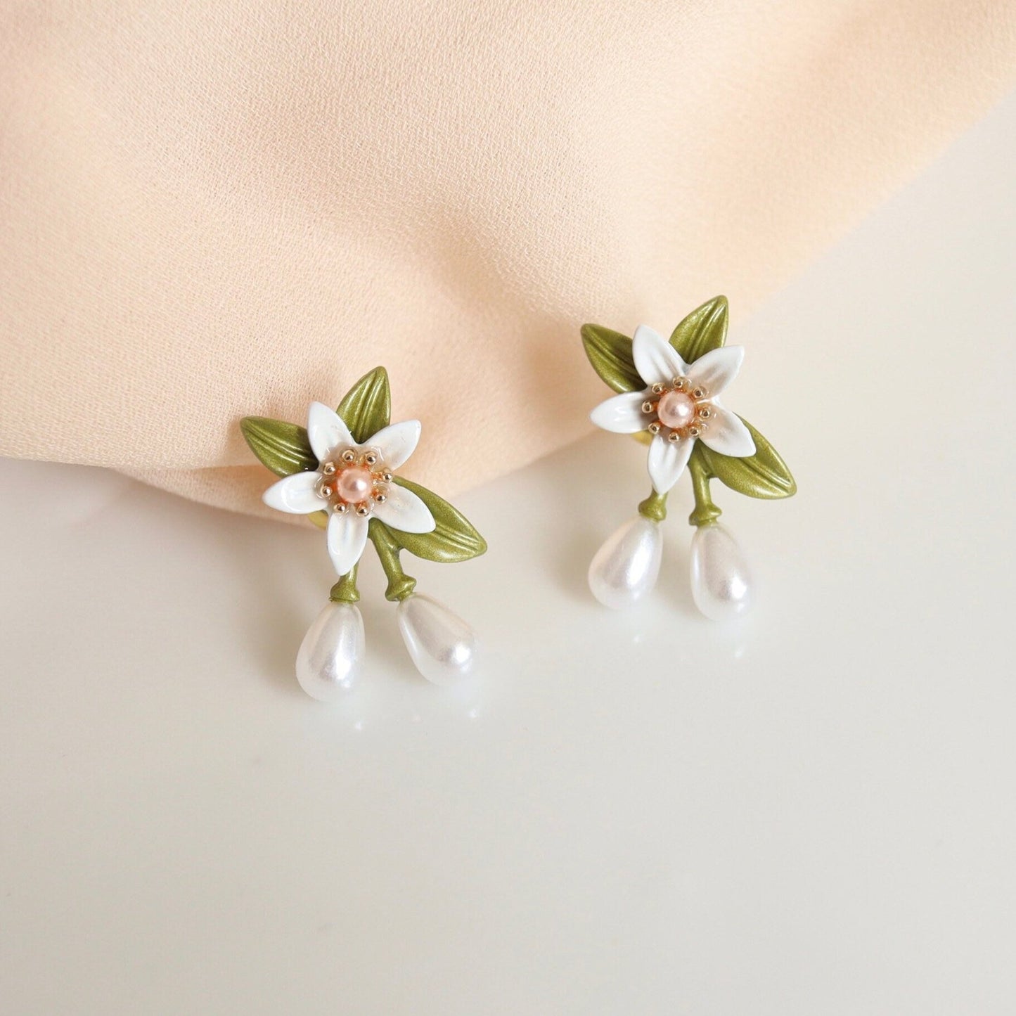 White Lily Elegant Stud Earrings