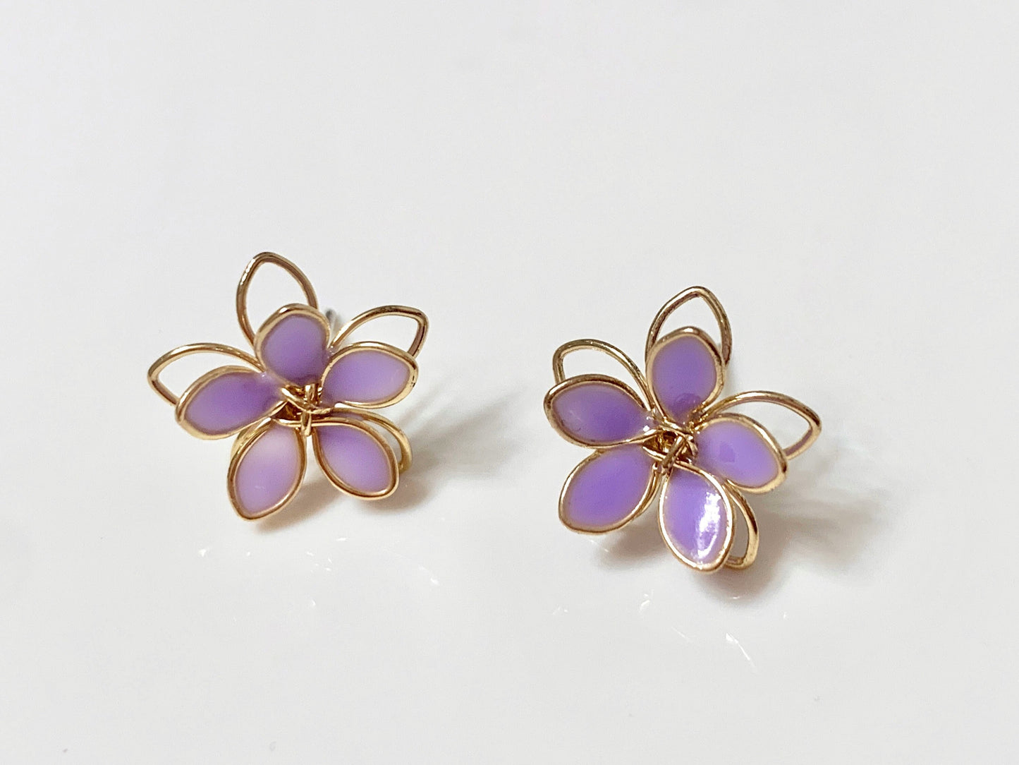 Lavender Purple Wire Flower Stud Earrings