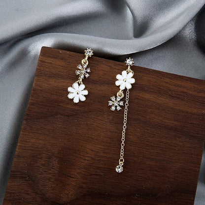 White Daisy Flower Dangle Earrings