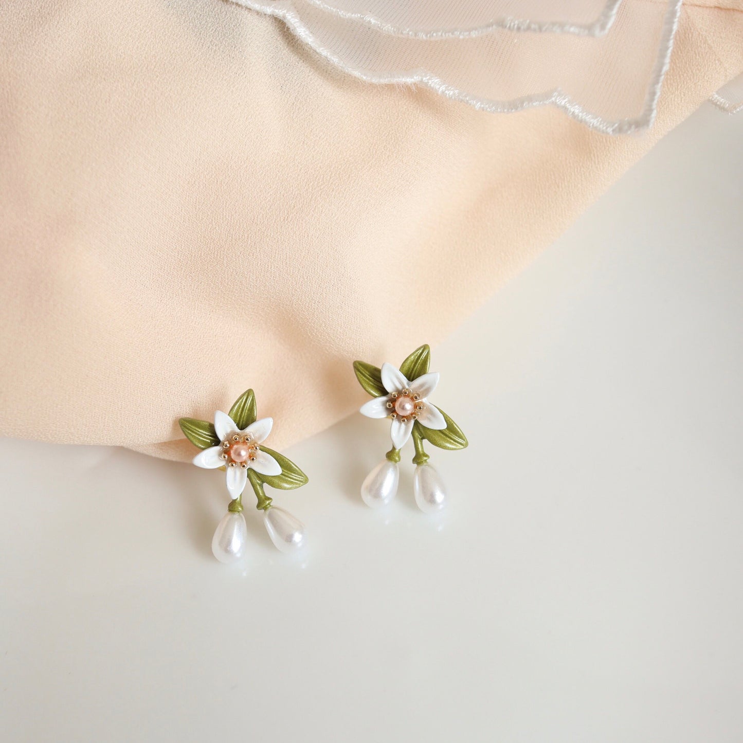 White Lily Elegant Stud Earrings