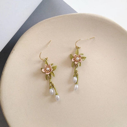 Beige Flower and Pearl Dangle Earrings