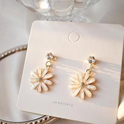 Daisy Gold Glittering Dangle Earrings