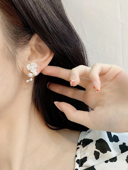 White Flower with Pearls Earrings