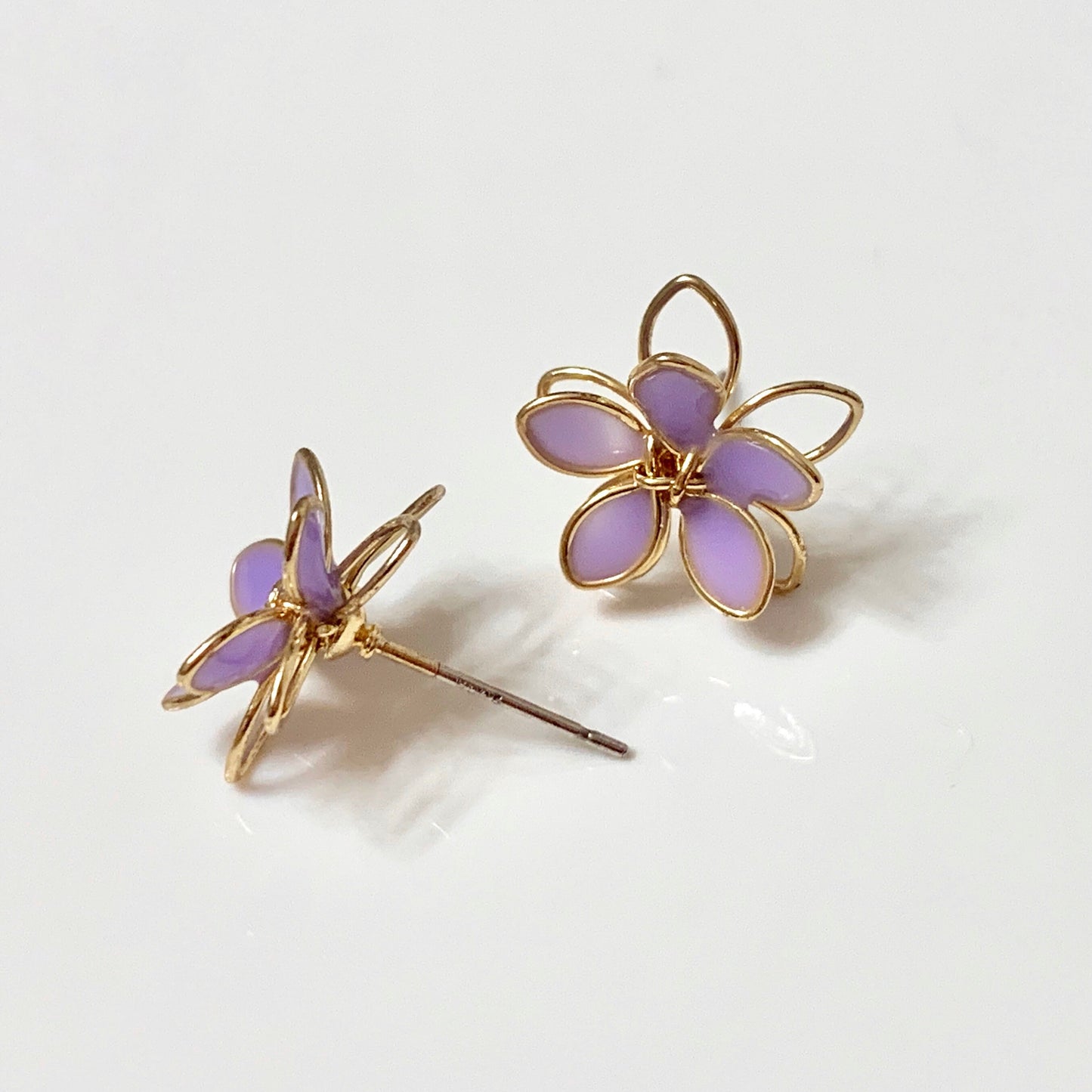 Lavender Purple Wire Flower Stud Earrings