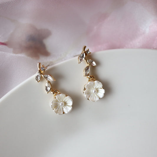 White Flower and Leaf Earrings, Cubic zirconia Sparkling Shiny Shell Earrings