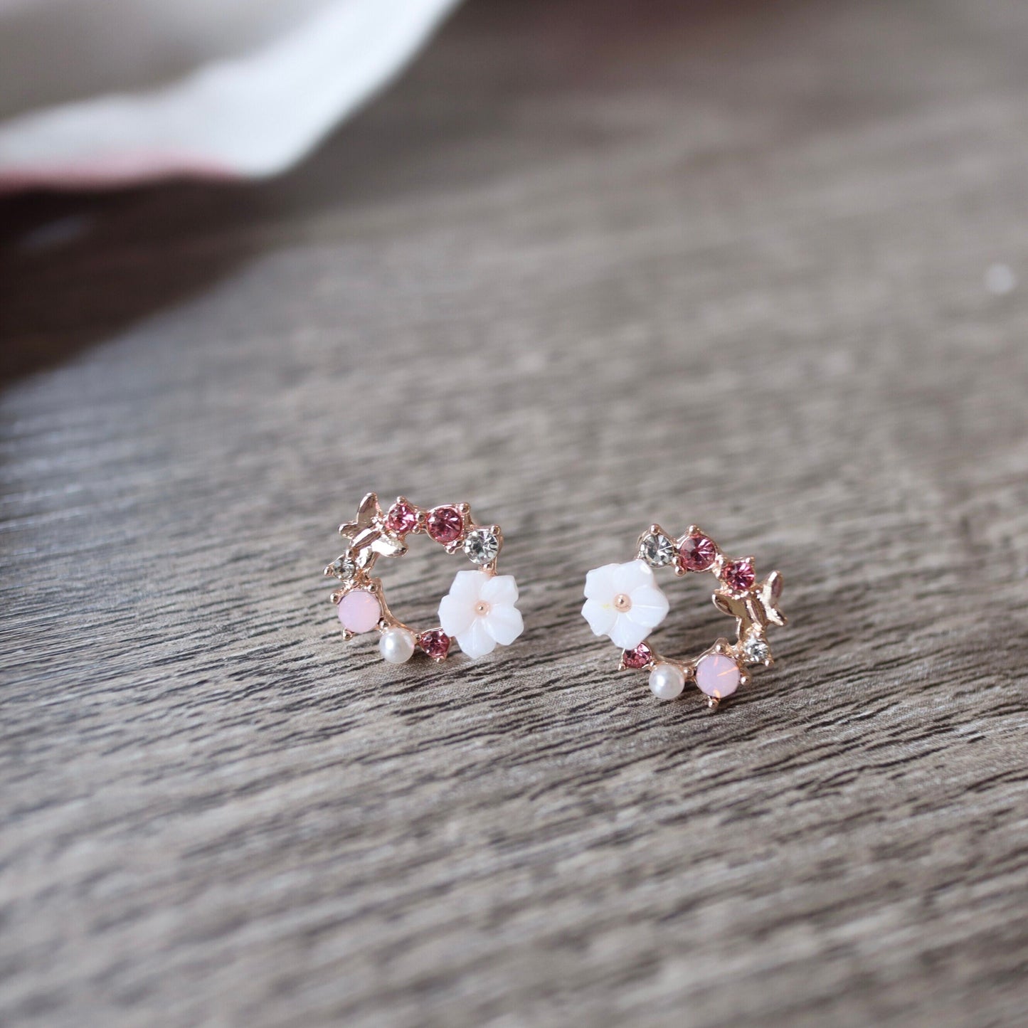 Flower Wreath Sparky Stud Earrings