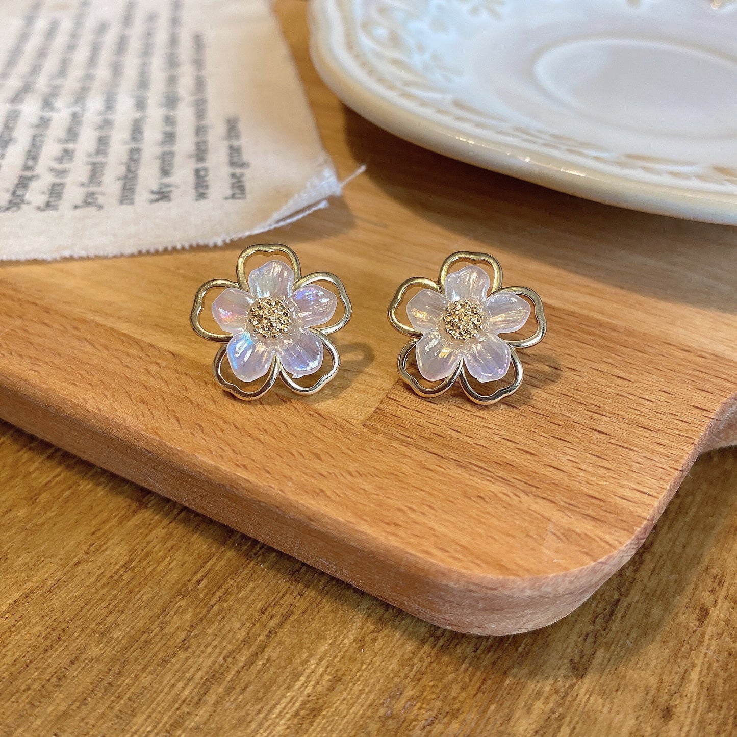 Daisy White Floral Classic Elegant Stud Earrings, Pierced/ Clip On