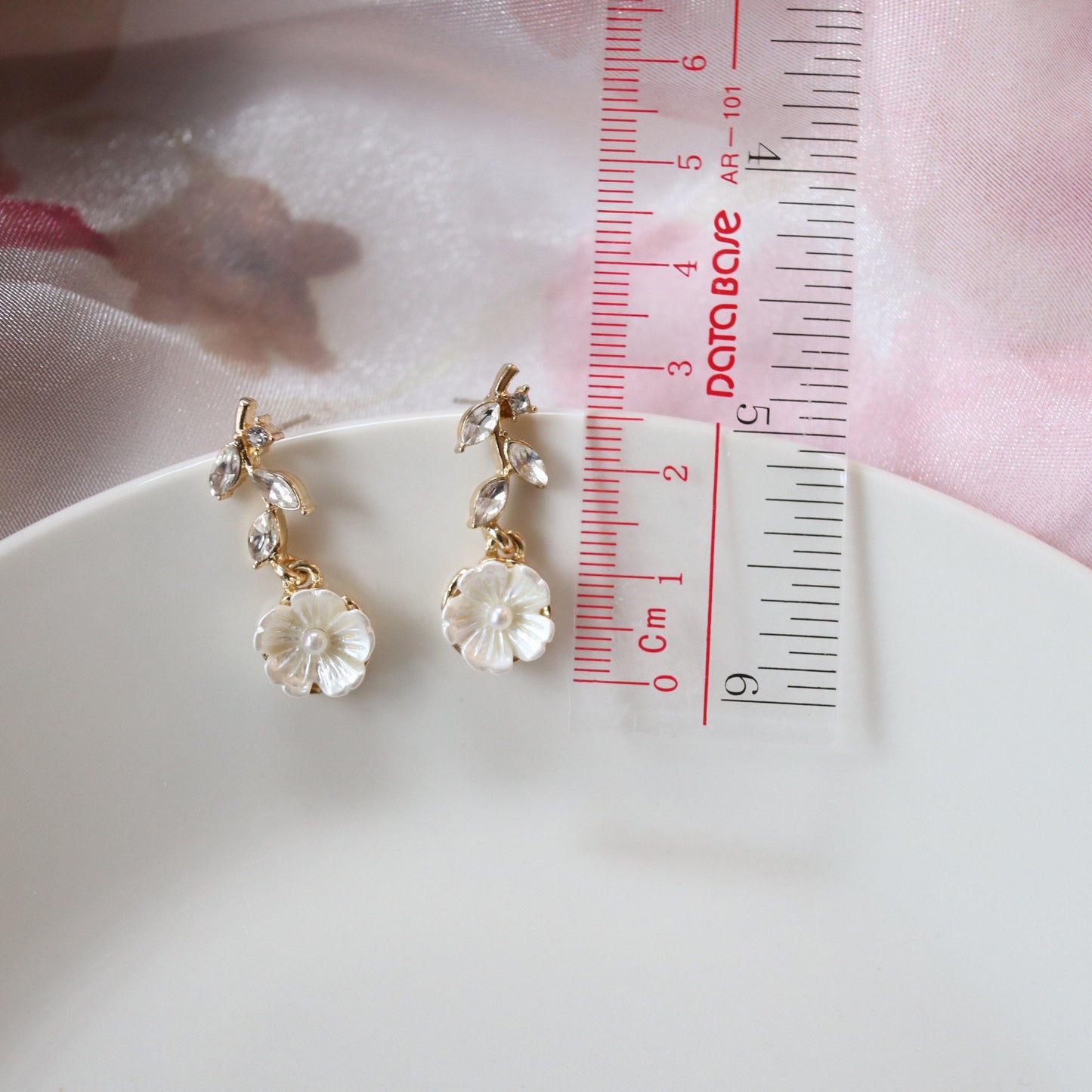 White Flower and Leaf Earrings, Cubic zirconia Sparkling Shiny Shell Earrings