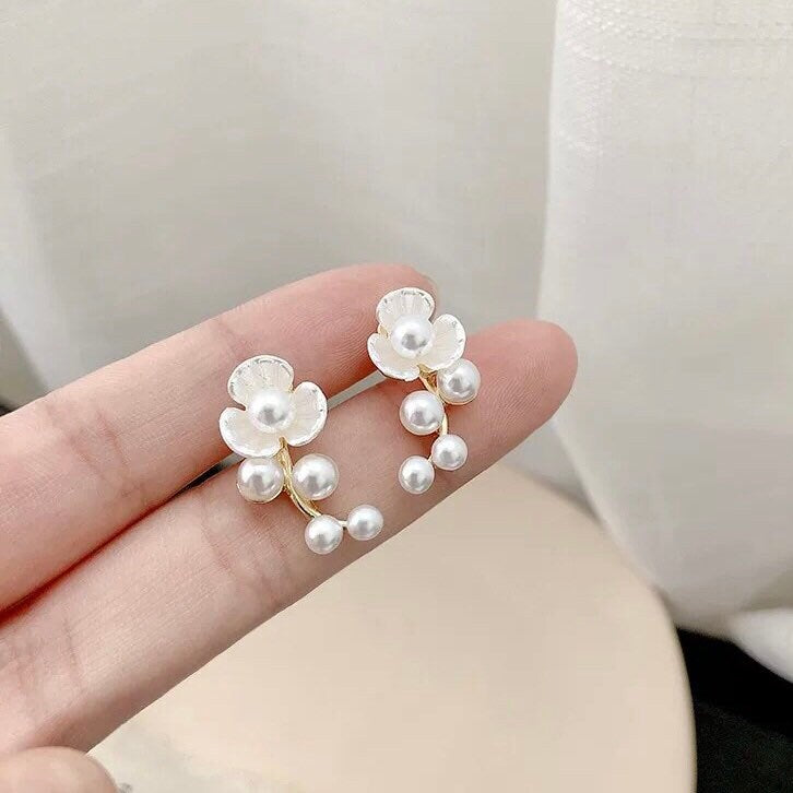 White Flower with Pearls Earrings