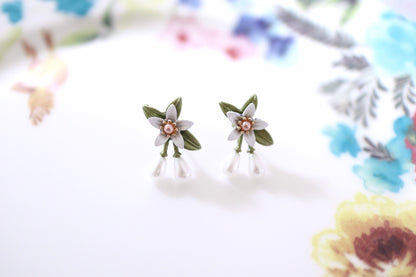 White Lily Elegant Stud Earrings