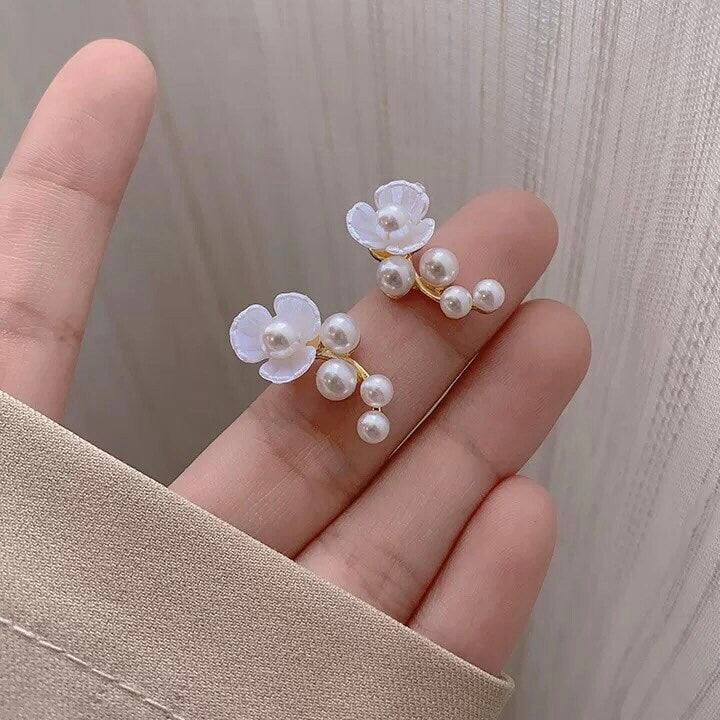 White Flower with Pearls Earrings