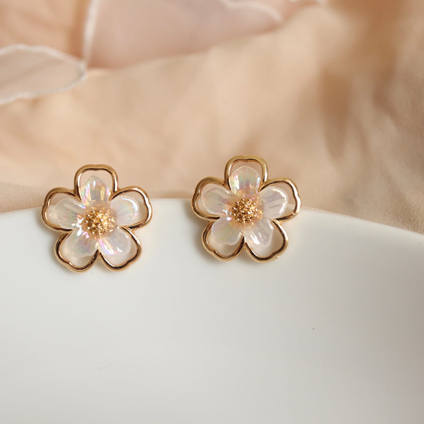 Daisy White Floral Classic Elegant Stud Earrings, Pierced/ Clip On